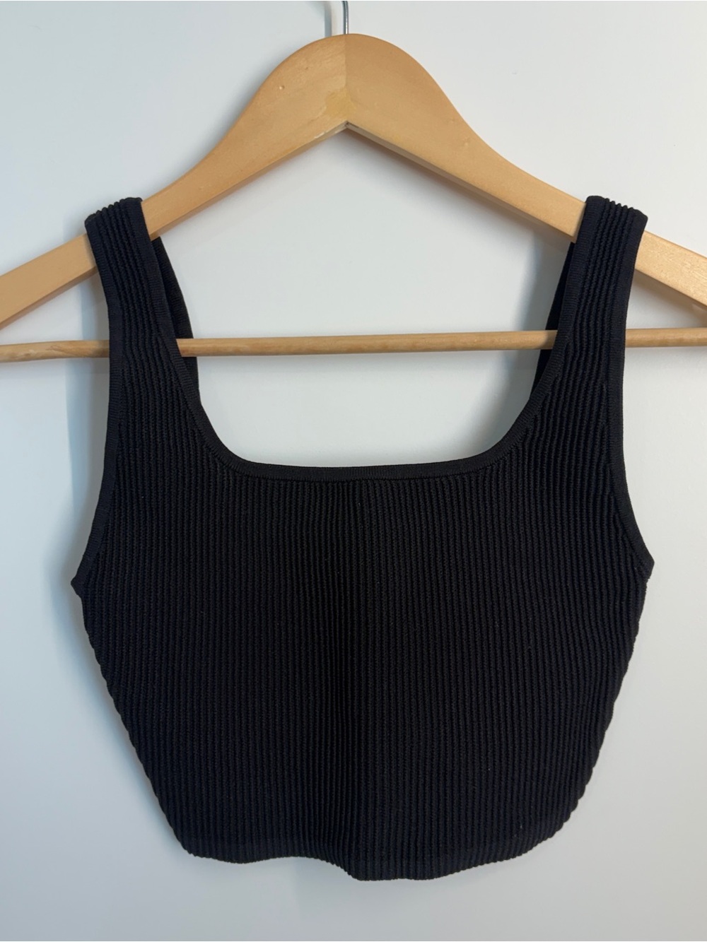 Babaton Sculpt Black Ribbed Square-Neck Cropped Tank